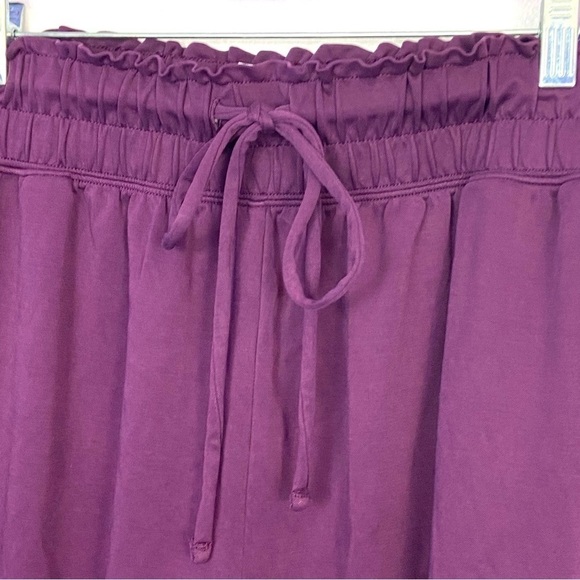 Fabletics Abby Shorts Women's Dark Eggplant High Rise Elastic Waist Pockets - Picture 7 of 12